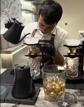 Dünyanın en pahalı kahvesi adını Guinness'e yazdırdı! Özel fincanlarla servis ediliyor, fiyatı ise dudak uçuklatıyor - 2. Resim