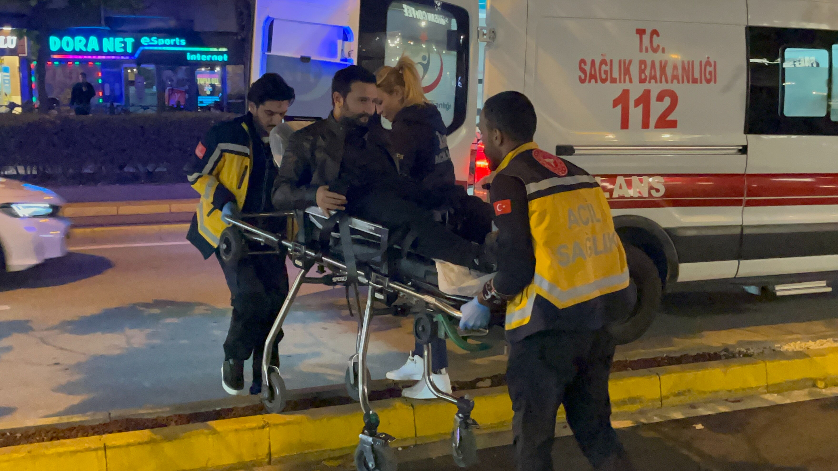 Eskişehir'de tanımadığı biri tarafından saldırıya uğradı! Sedyedeyken bile telefonunu bırakmadı - 1. Resim