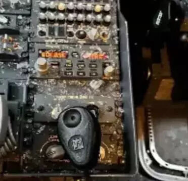 Havada korku dolu anlar! Uçağa meteor çarptı, pilot kanlar içinde kaldı - 3. Resim