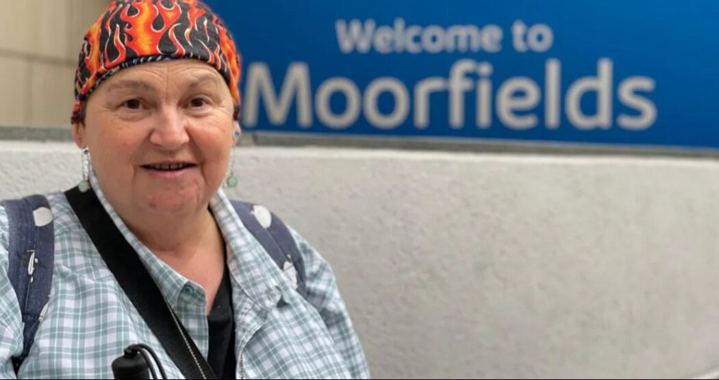 İngiltere'de biyonik göz çipi geliştirildi! Görme kaybı yaşayanlar, yeniden okumaya başladı - 2. Resim