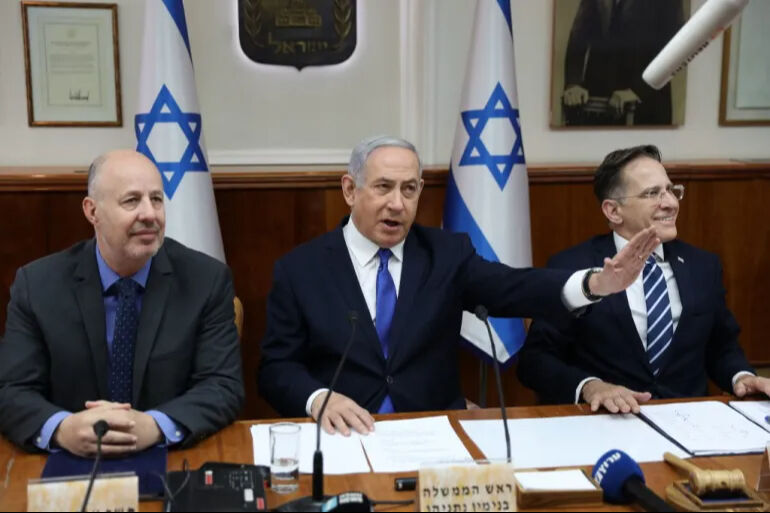 İsrail kabinesinde kriz! Netanyahu üst düzey isimlerden Hanegbi'yi görevden aldı - 1. Resim
