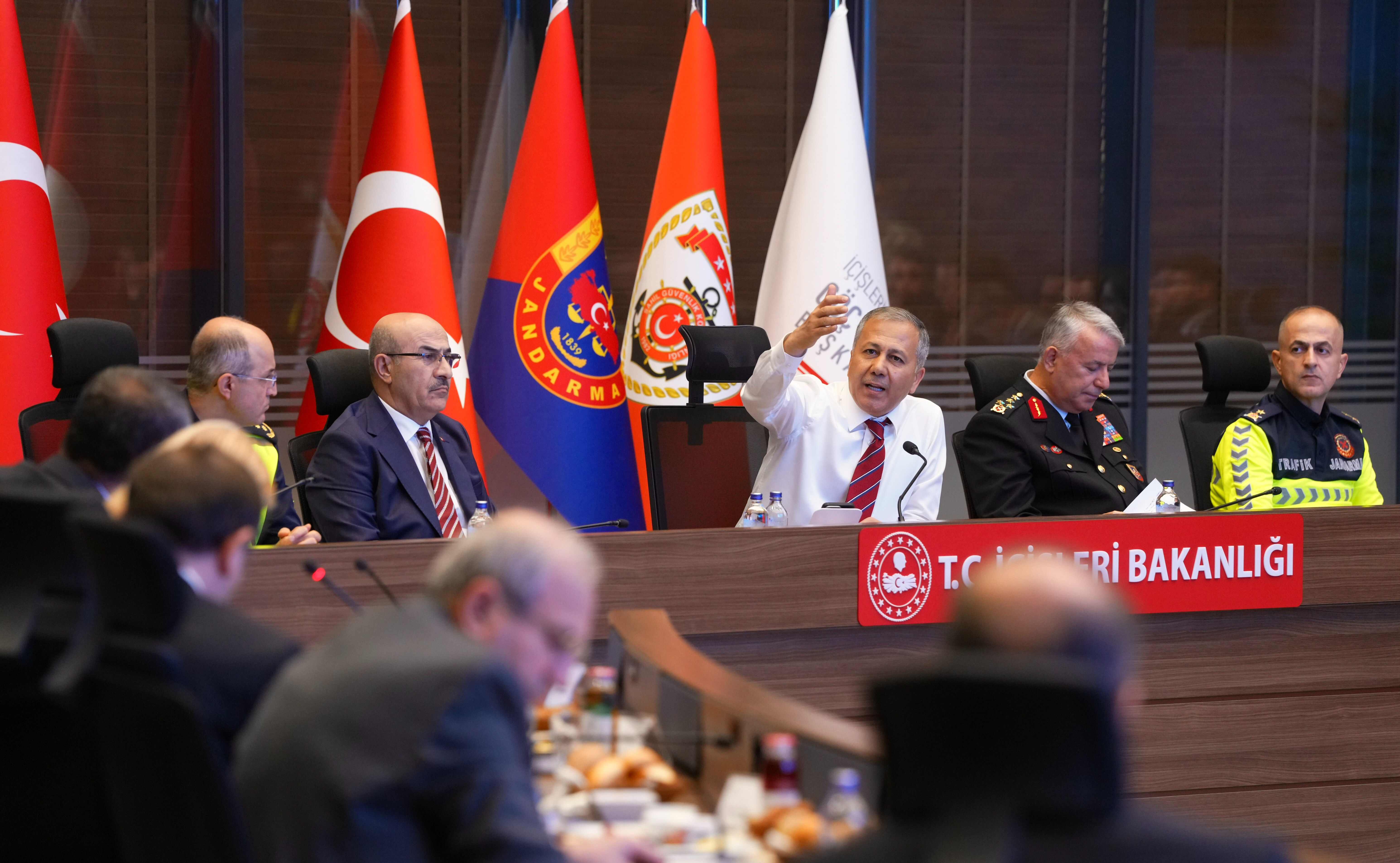Yerlikaya duyurdu, 1 Ocak'ta yürürlükte olacak! İşte trafikte yeni dönemin cezaları - 1. Resim