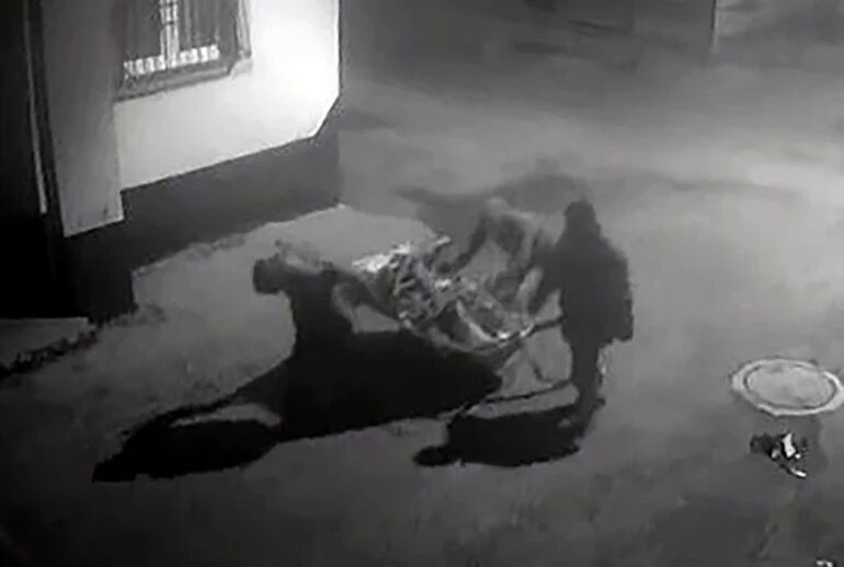 Acemi hırsızı bağırsakları ele verdi! Ger&ccedil;ek seneler sonra ortaya &ccedil;ıktı - 2. Resim