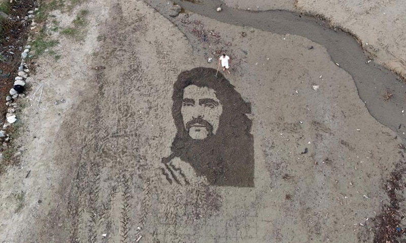 Barış Man&ccedil;o&rsquo;yu kumlara nakış gibi işledi, g&ouml;renler hayran kaldı - 2. Resim