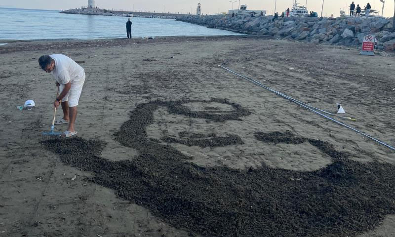 Barış Man&ccedil;o&rsquo;yu kumlara nakış gibi işledi, g&ouml;renler hayran kaldı - 4. Resim