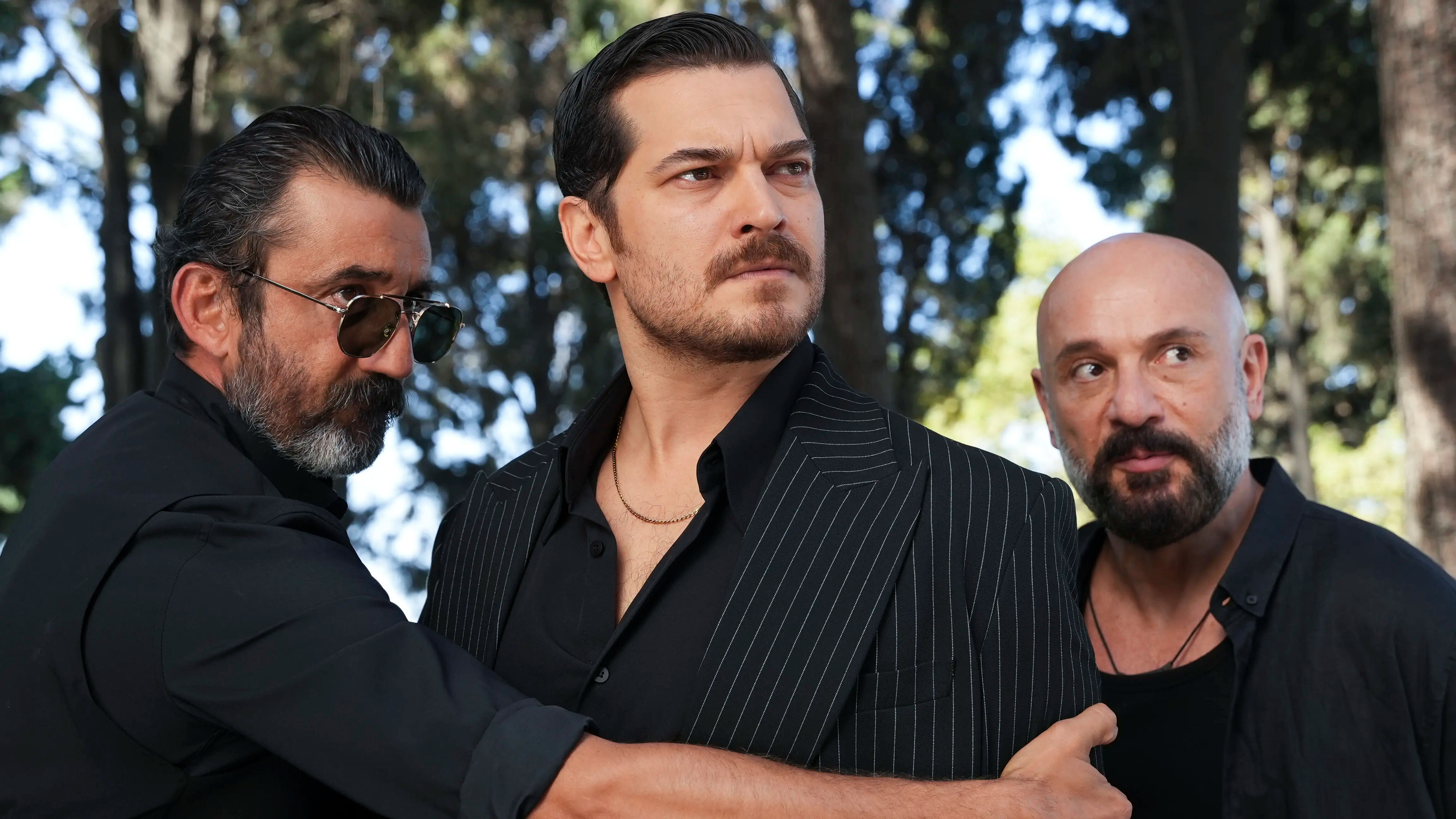 Çağatay Ulusoy diziden ayrılacak mı, Eşref Rüya final mi yapacak? Sette anlaşmazlık iddiası gündemde! - 1. Resim