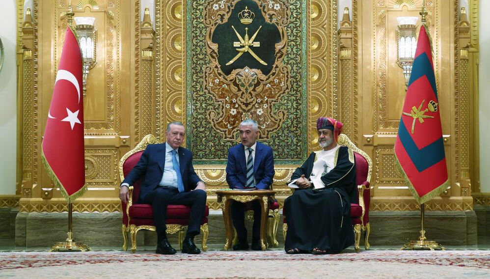 Cumhurbaşkanı Erdoğan, Körfez turunun son ülkesi Umman'da! Başkanlık uçağına F-16'lar eşlik etti Cumhurbaşkanı Erdoğan, Körfez turunun son ülkesi Umman'a geldi - 2. Resim