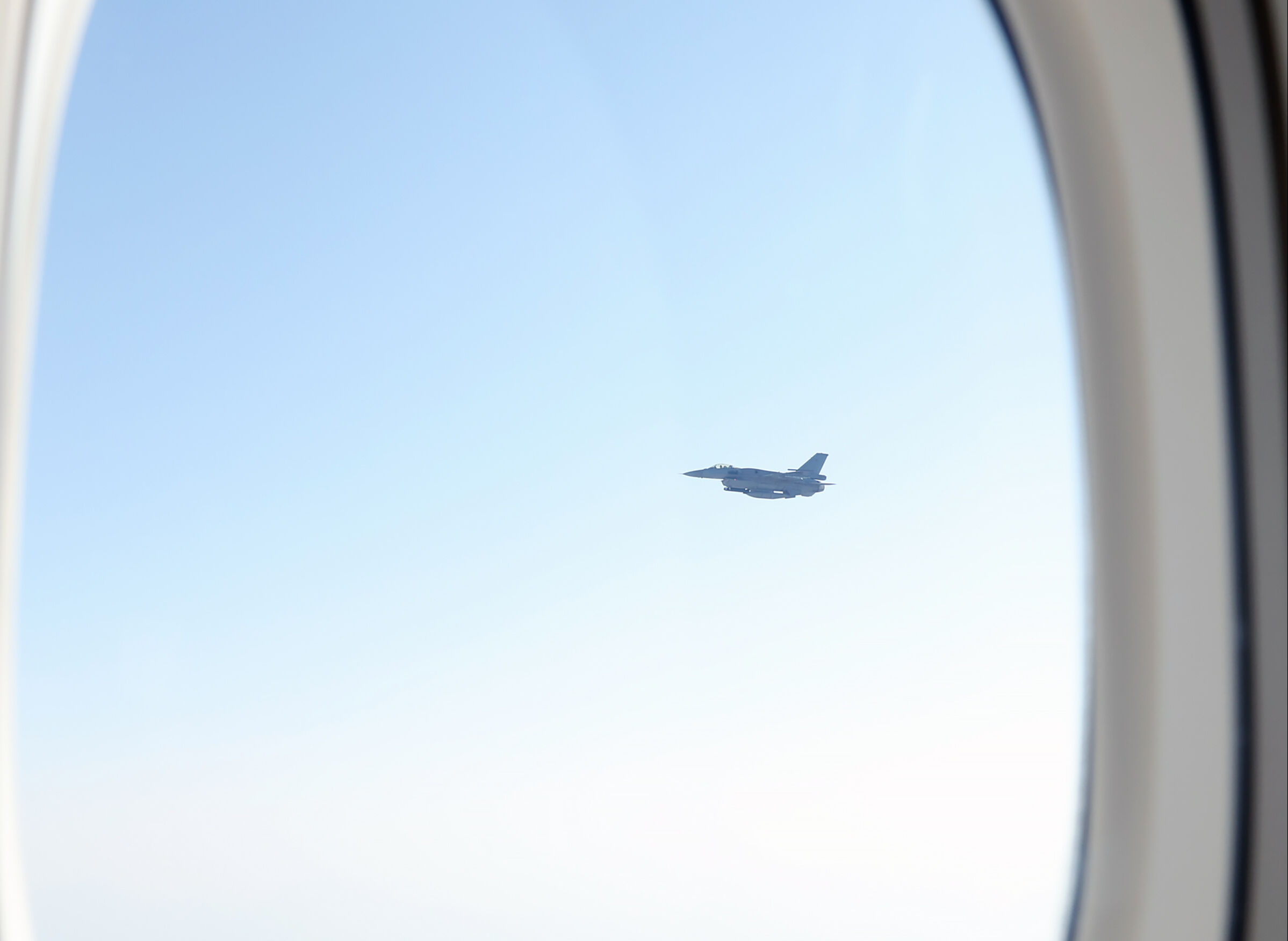 Cumhurbaşkanı Erdoğan, Körfez turunun son ülkesi Umman'da! Başkanlık uçağına F-16'lar eşlik etti Cumhurbaşkanı Erdoğan, Körfez turunun son ülkesi Umman'a geldi - 3. Resim