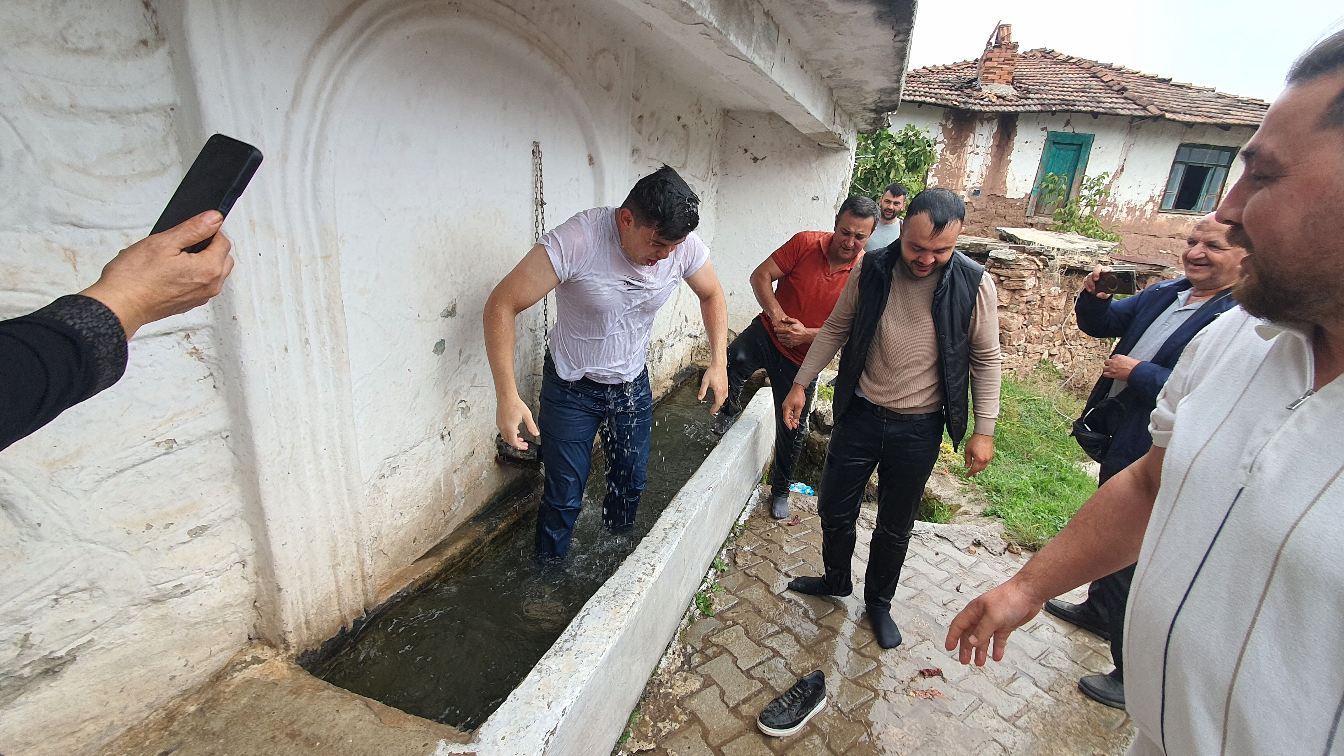 Duyan şaşkına dönüyor! Manisa'daki bu köyde türlü türlü cezalar var Duyan şaşkına dönüyor! Manisa'daki bu köyde türlü türlü cezalar var - 3. Resim