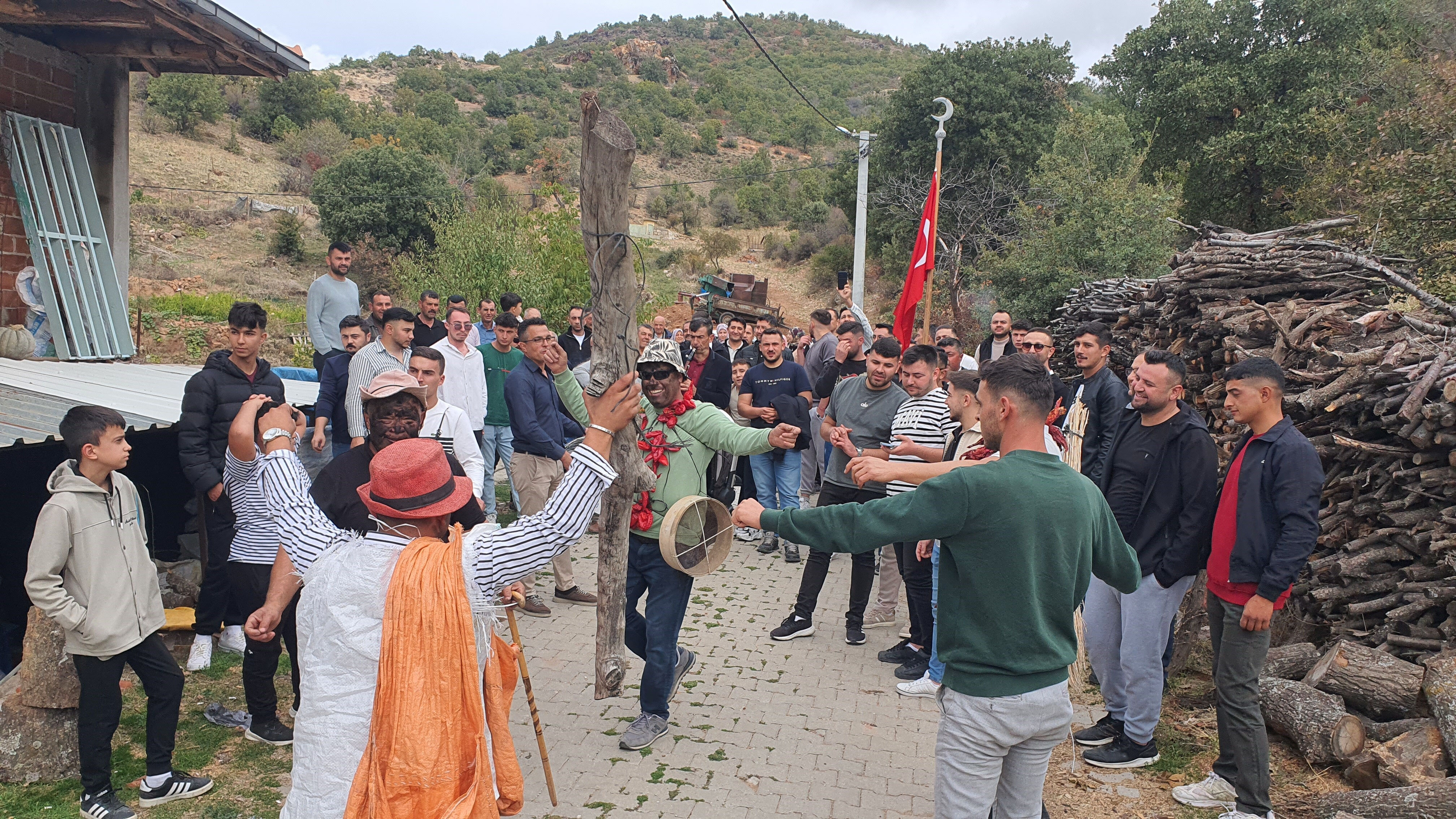 Duyan şaşkına dönüyor! Manisa'daki bu köyde türlü türlü cezalar var Duyan şaşkına dönüyor! Manisa'daki bu köyde türlü türlü cezalar var - 1. Resim