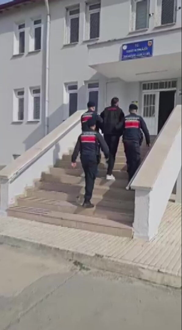 Emniyete kafa tuttu tutup trafiği tehlikeye atınca 'gereği yapıldı'!