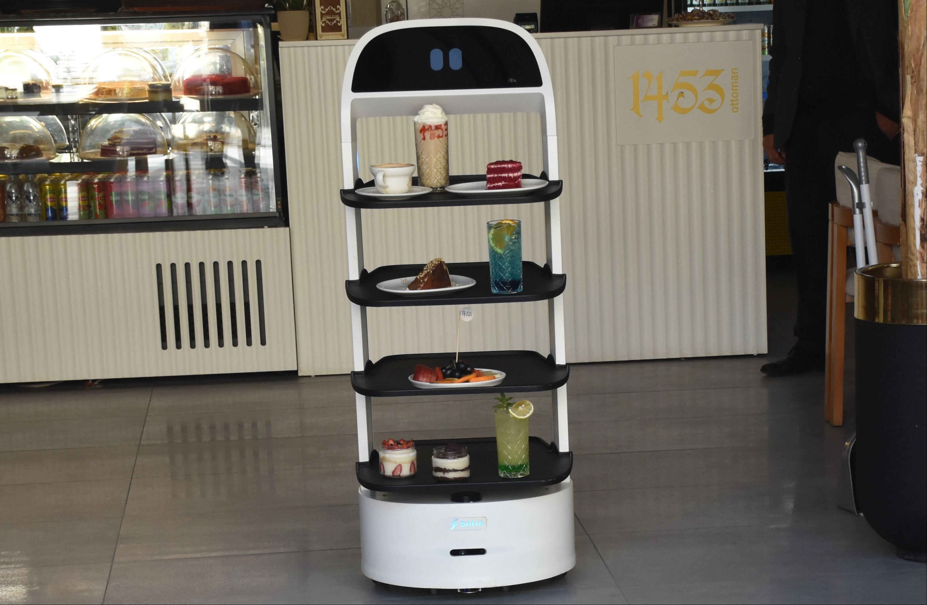 Gümüşhane'de robot 'Garson Abla' görenleri şaşırtıyor: Siparişler ondan soruluyor - 2. Resim