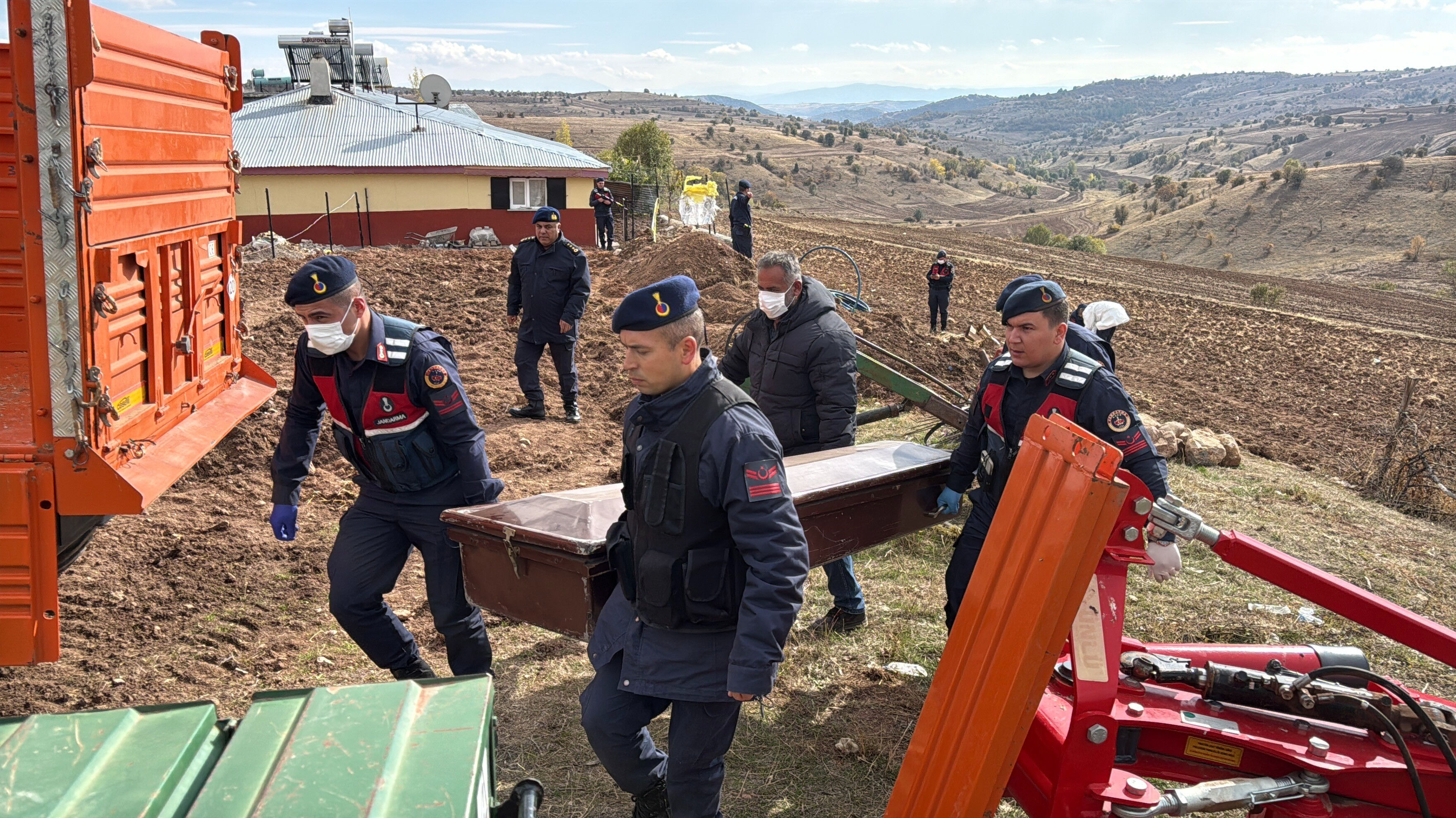 Komşusunu öldürüp firar etti! Teslim ol çağrılarına ateşle karşılık veren şüpheli etkisiz hale getirildi - 2. Resim