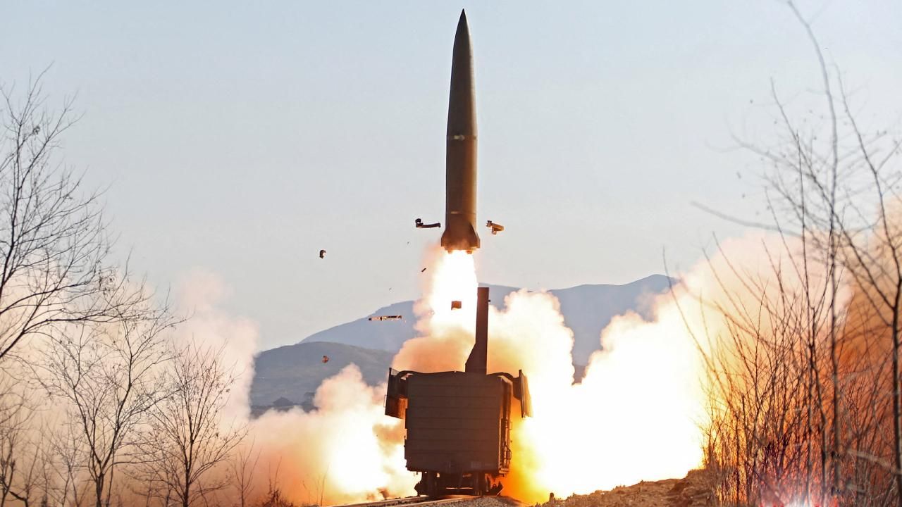 Kuzey Kore’den füze yağmuru! Japonya açığında denize düştü Kuzey Kore’den füze yağmuru! Japonya açığında denize düştü