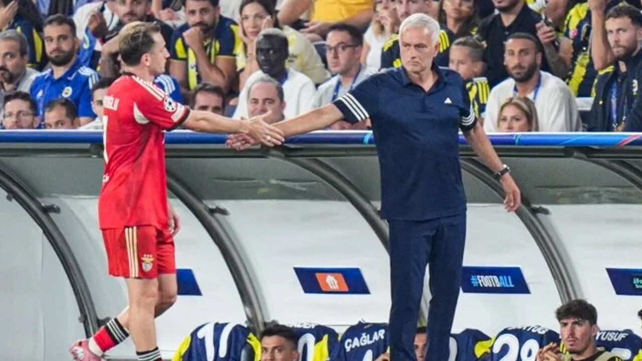 Mourinho'nun Şampiyonlar Ligi'nde kâbus gecesi! Kerem Aktürkoğlu sözleri gündem oldu Mourinho'nun Şampiyonlar Ligi'nde kâbus gecesi! Kerem Aktürkoğlu sözleri gündem oldu - 3. Resim