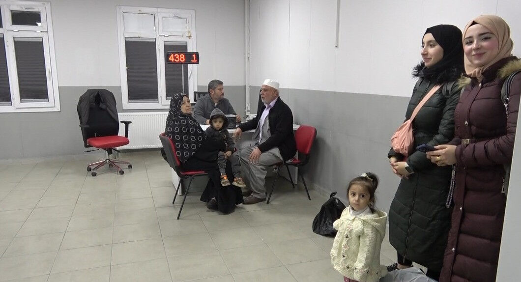 Suriyeliler ülkelerine dönüşte gece-gündüz ayırmıyor! Türkiye'ye teşekkür ettiler - 1. Resim