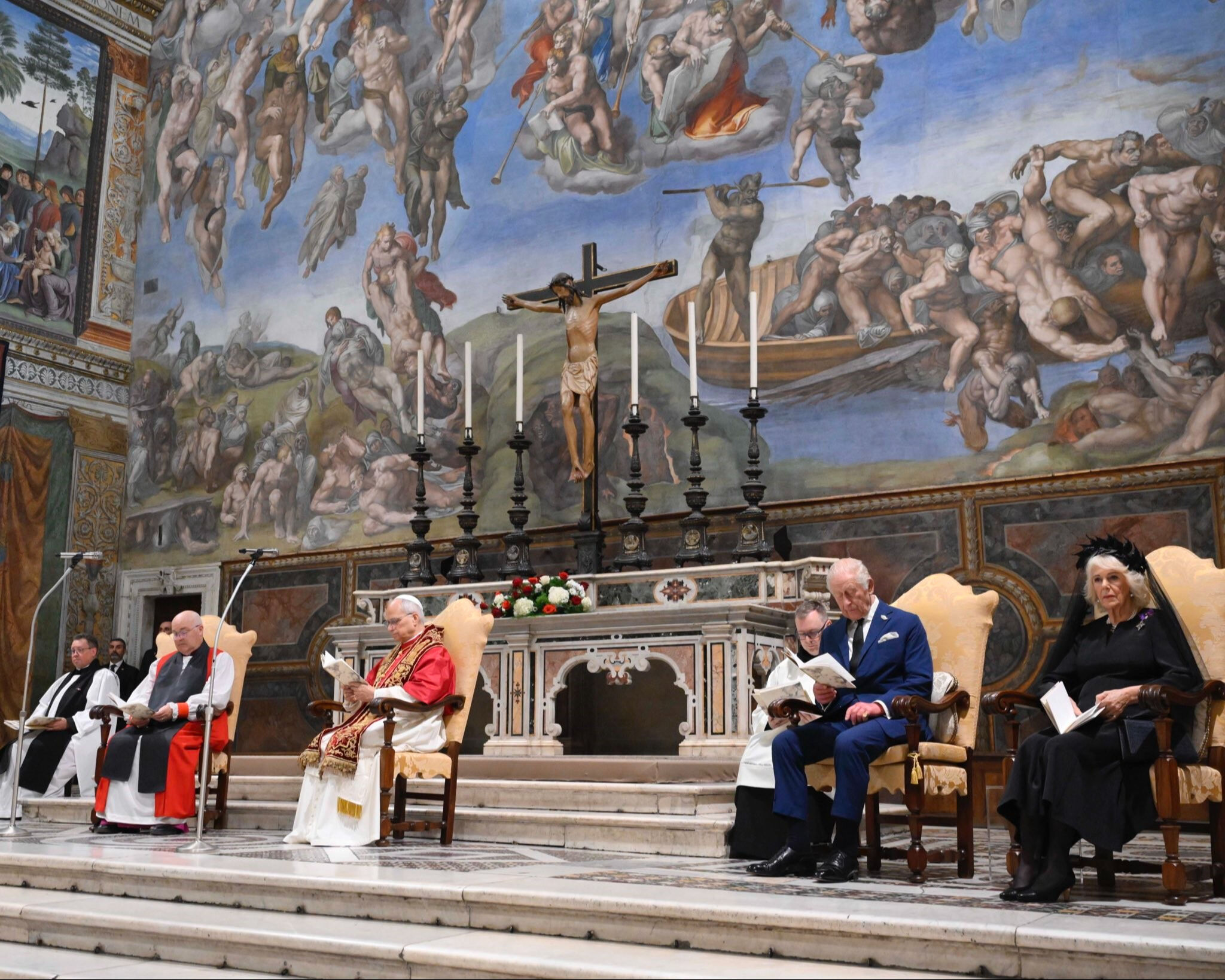 491 yıl sonra bir ilk! Kral Charles ile Papa Leo beraber dua etti - 1. Resim