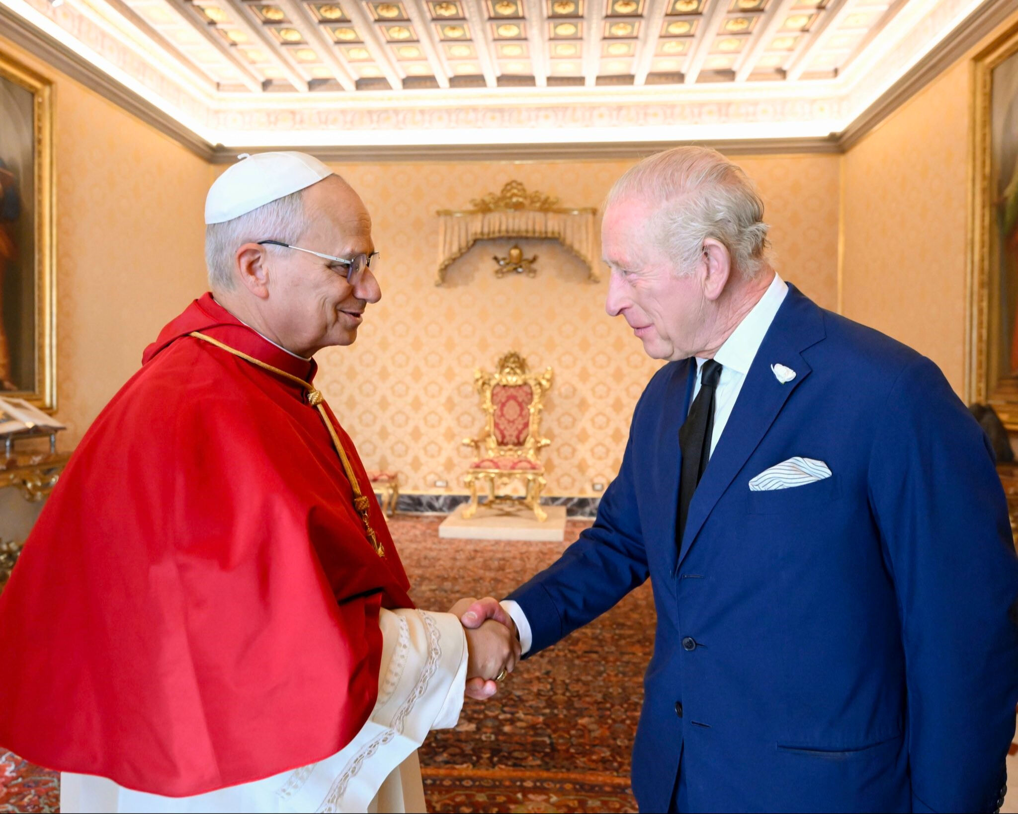 491 yıl sonra bir ilk! Kral Charles ile Papa Leo beraber dua etti - 2. Resim