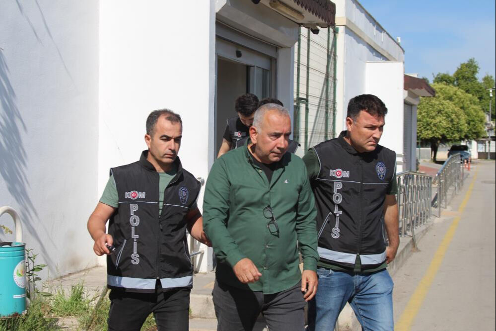 Aziz İhsan Aktaş suç örgütüne ilişkin iddianamede yeni detay! Başkan Tekin kocasını "çantacısı" yapmış Aziz İhsan Aktaş suç örgütüne ilişkin iddianamede yeni detay! Başkan Tekin kocasını "çantacısı" yapmış - 1. Resim