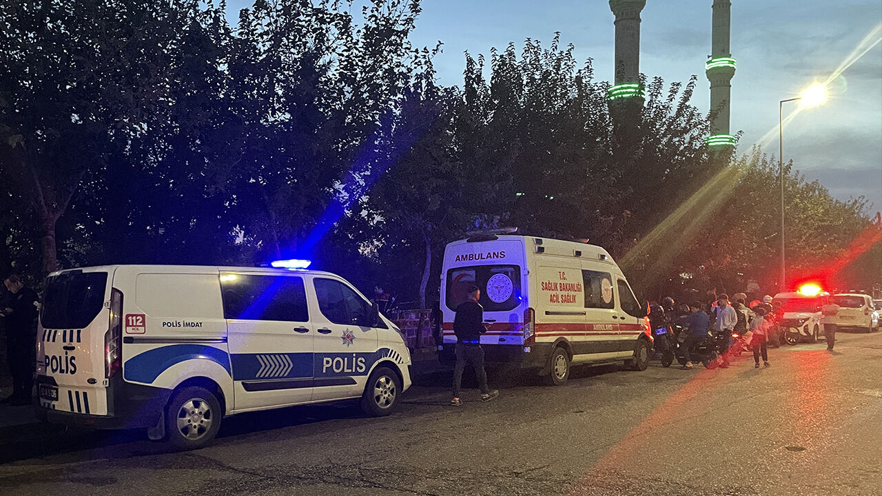 Çocukların kazdığı toprak dehşeti ortaya çıkardı! Yeni doğan bebeği caminin bahçesine gömdüler - 2. Resim