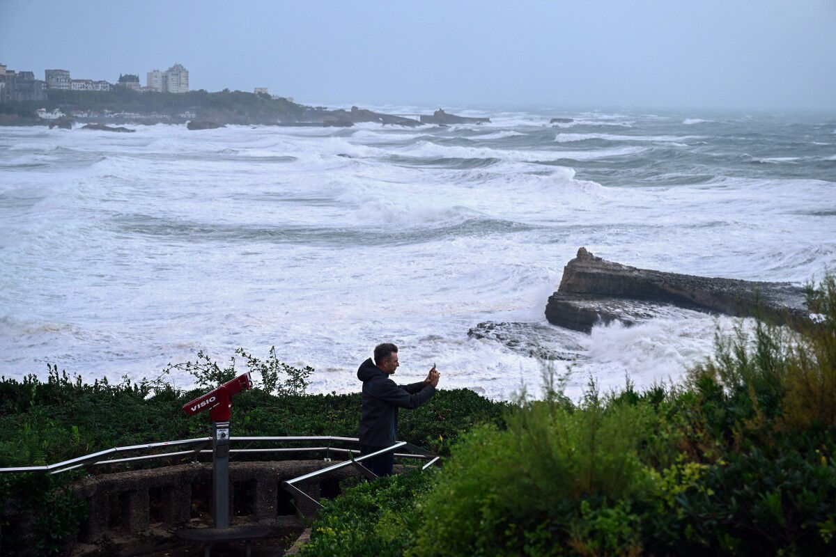 Fransa'da Benjamin alarmı! Paris'te park ve bahçeler kapatıldı - 2. Resim