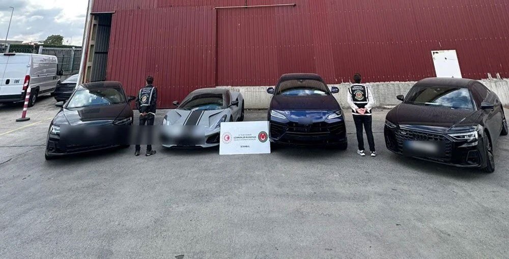 Gümrükten büyük operasyon: 288 milyon TL'lik lüks araç vurgunu engellendi - 2. Resim