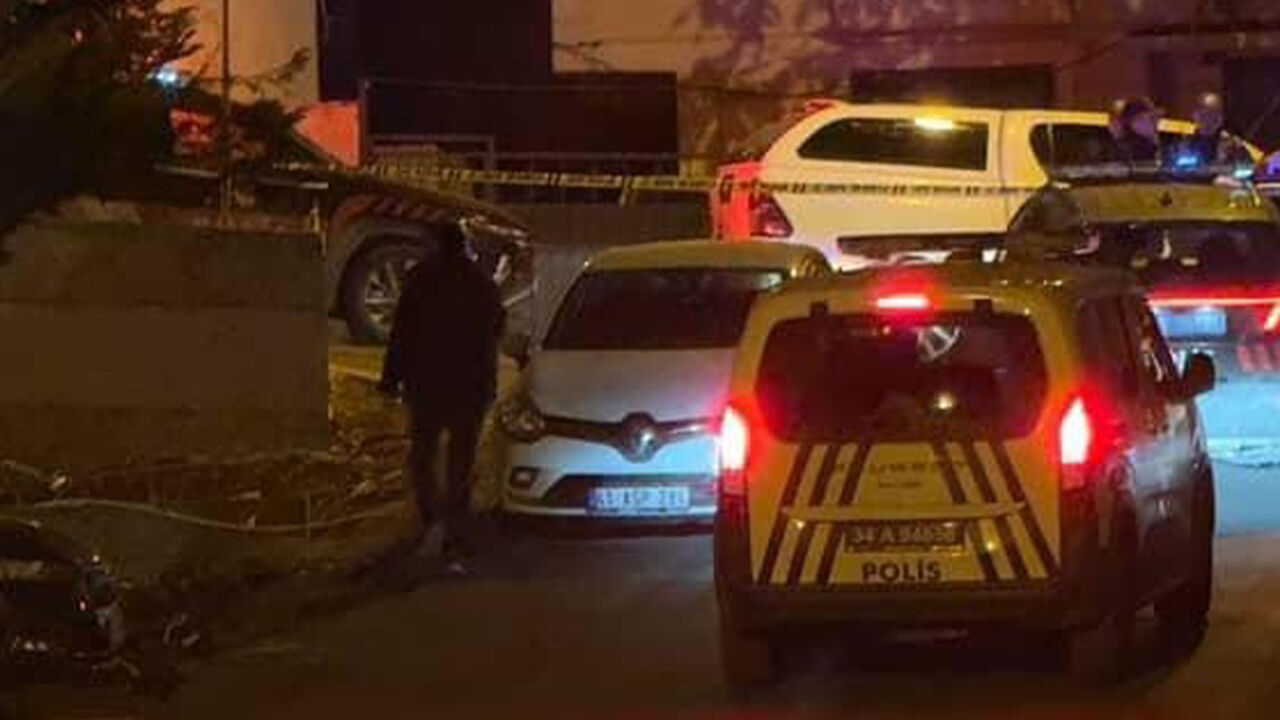 İstanbul'da kanlı gece! 3 kişi silahlı saldırıda öldürüldü - 1. Resim