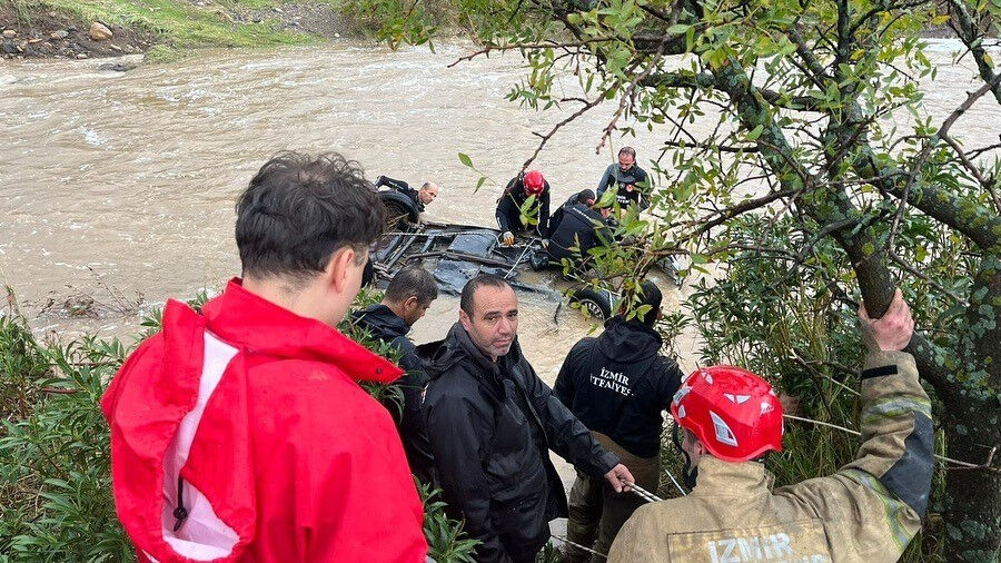 İzmir'deki selde acı detay: Kızıyla konuşurken sulara kapıldı - 3. Resim