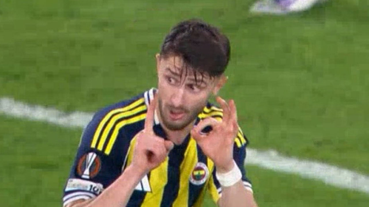 Kadıköy'de maç sonu saha karıştı: İsmail'den Deniz Undav'a olay hareket - 1. Resim