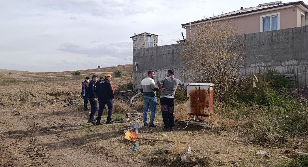 Sivas'ta feci olay: Temizlemek i&ccedil;in girdikleri foseptik &ccedil;ukurunda can verdiler - 1. Resim