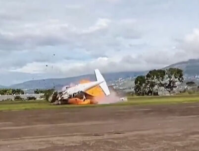 Venezuela'da feci uçak kazası! Kalkış yapmasıyla yere çakılması bir oldu - 1. Resim