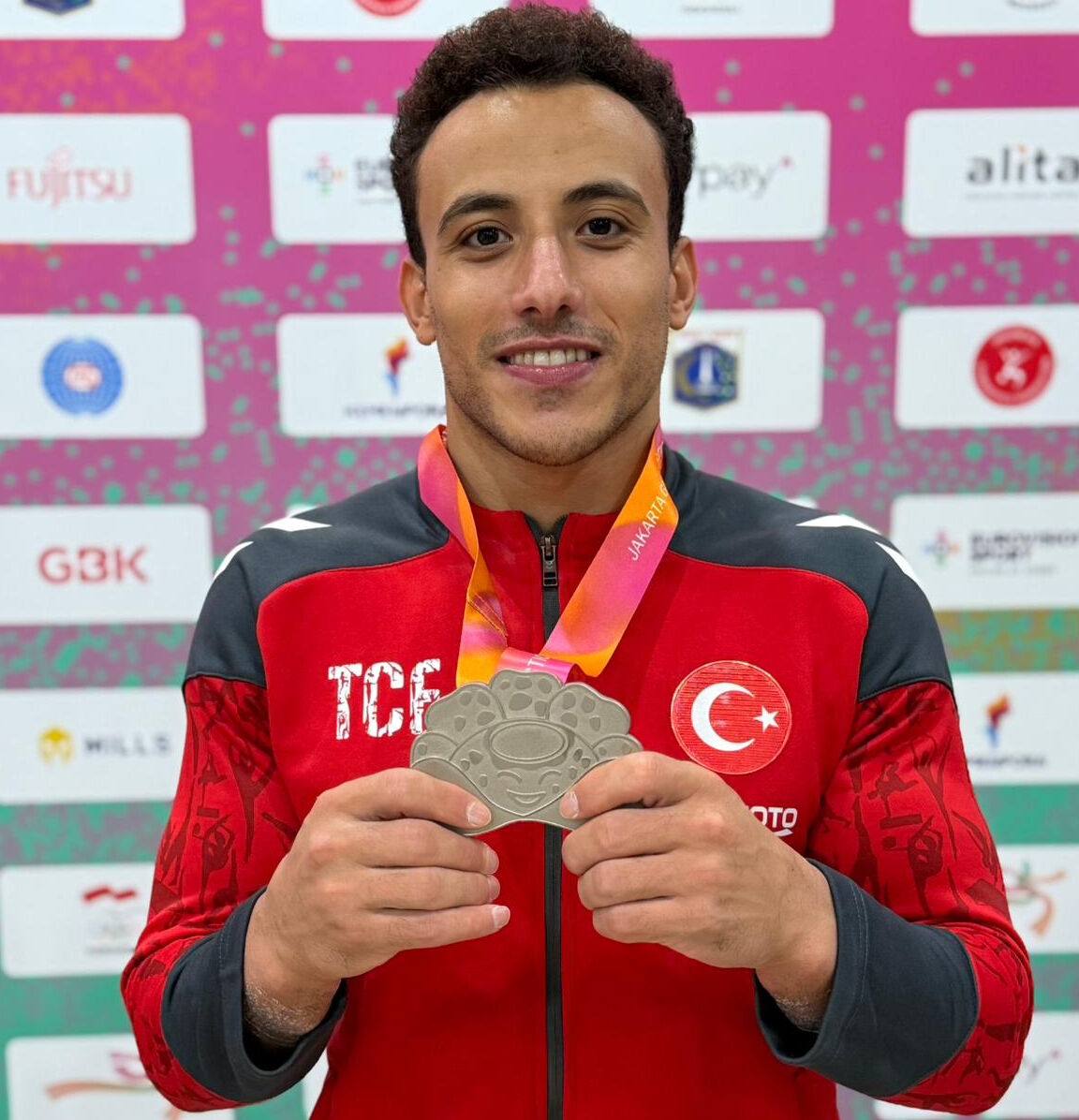 2022'de altın, 2025'te gümüş madalya! Milli cimnastikçi Adem Asil, dünya ikincisi oldu 2022'de altın, 2025'te gümüş! Milli cimnastikçi Adem Asil, dünya ikincisi oldu - 2. Resim
