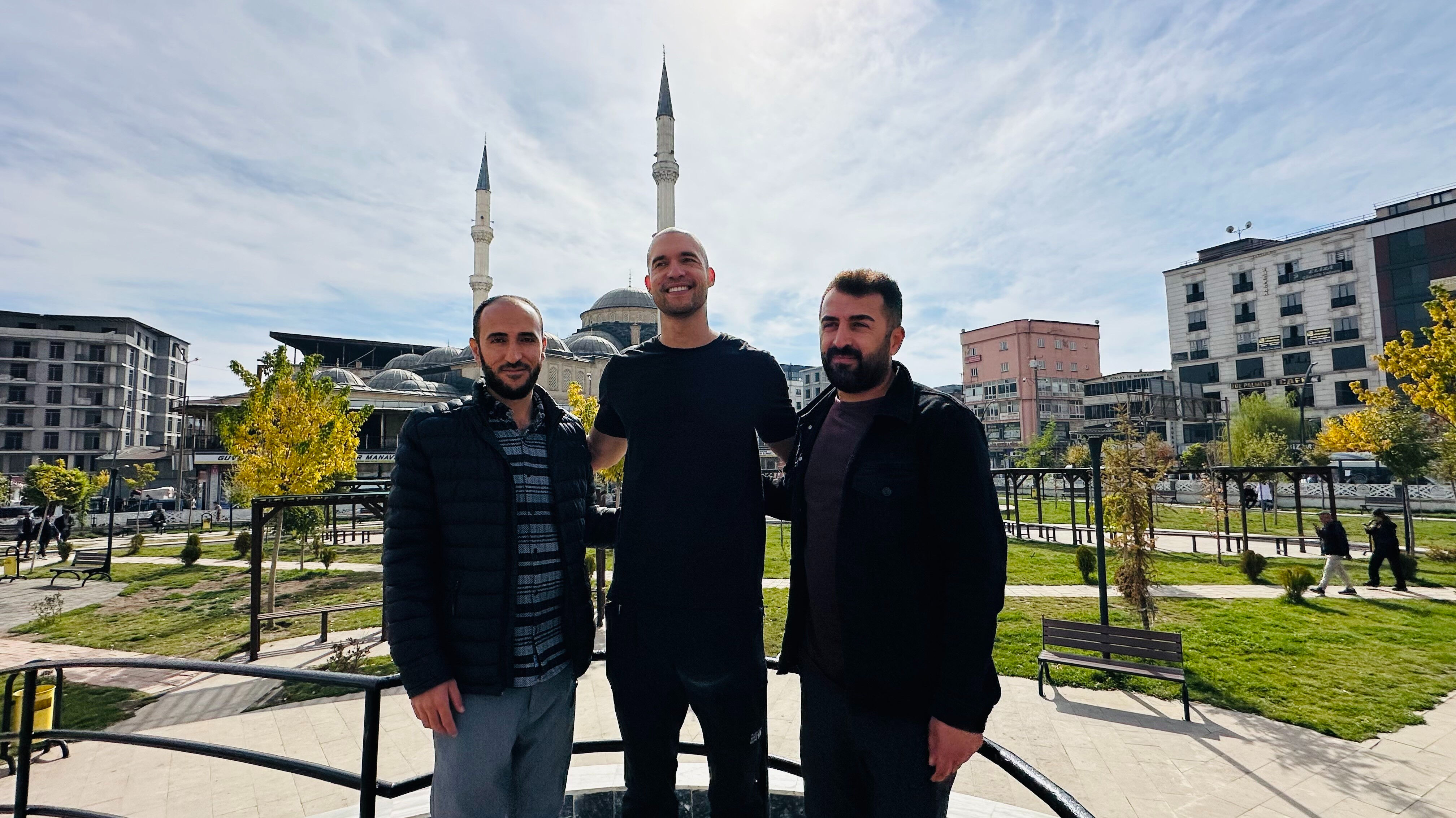 35 ülke gezen Amerikalı David Davis'in son durağı Yüksekova oldu - 2. Resim