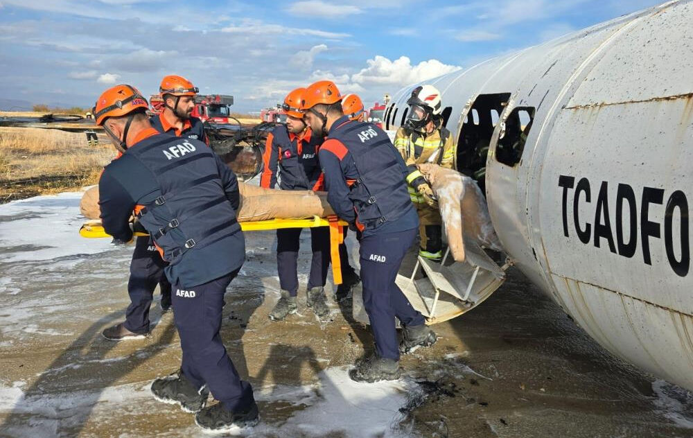 Adıyaman'da gerçeği aratmayan uçak kazası tatbikatı! - 3. Resim