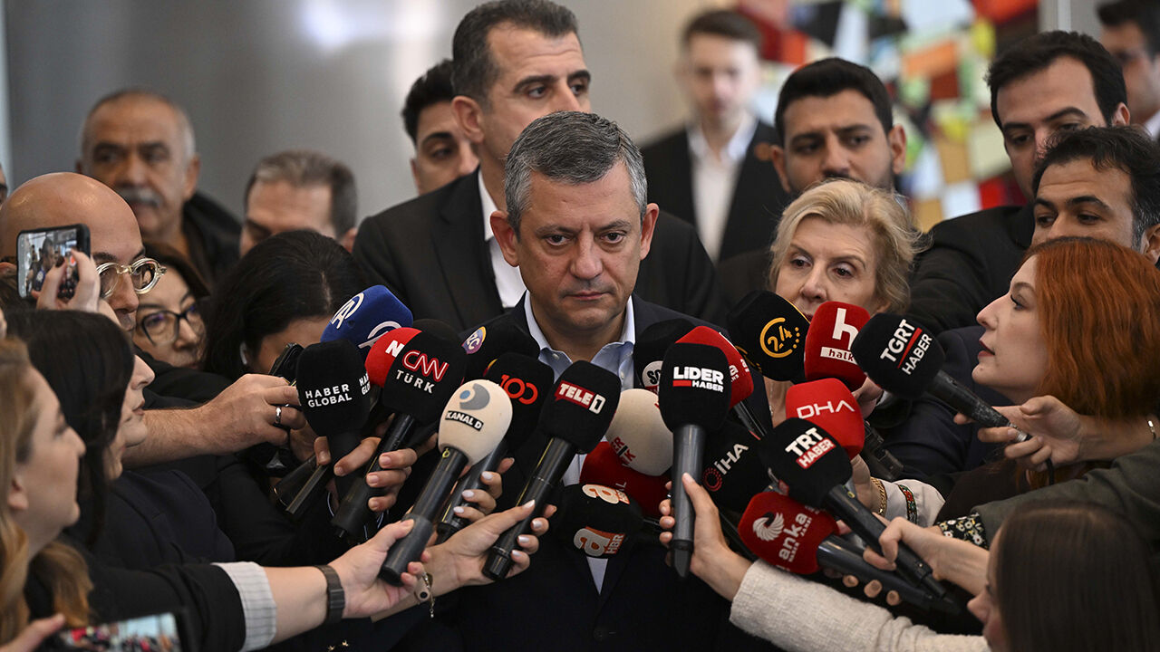 CHP lideri Özel'den  CHP lideri Özel'den