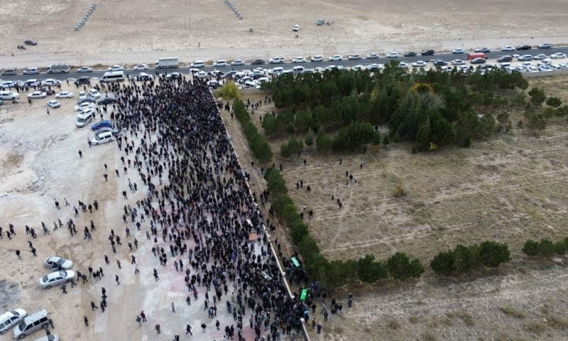 Çıracı ailesinde bitmeyen acı… Üç kardeş yan yana defnedildi, kahreden detaylar ortaya çıktı Çıracı ailesinde bitmeyen acı… Üç kardeş yan yana defnedildi, kahreden detaylar ortaya çıktı - 1. Resim