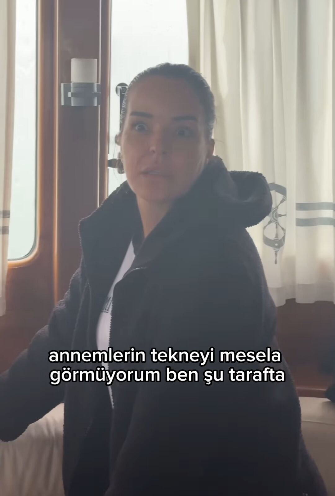Denizde korku dolu anlar… Bengü ve çocukları hortumun ortasında kaldı Denizde korku dolu anlar… Bengü ve çocukları hortumun ortasında kaldı - 2. Resim