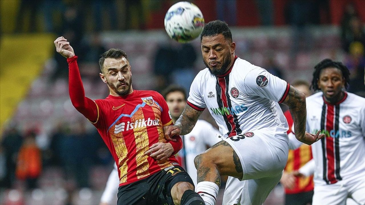 Fatih Karagümrük - Kayserispor maçı hangi kanalda, şifresiz mi, saat kaçta? Süper Lig mücadelesi devam ediyor! Fatih Karagümrük - Kayserispor maçı hangi kanalda, şifresiz mi, saat kaçta? Süper Lig mücadelesi devam ediyor!