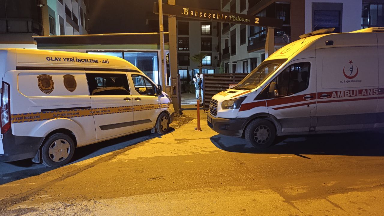 İzmir'de aile faciası... Ne annesine acıdı ne babasına! İzmir'de aile faciası... Ne annesine acıdı ne babasına!