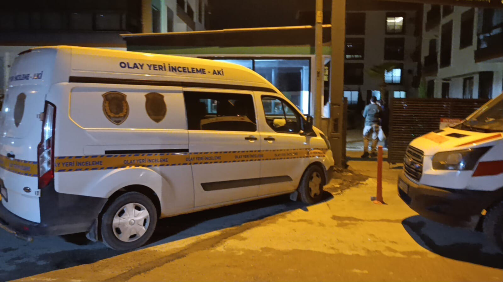 İzmir'de aile faciası... Ne annesine acıdı ne babasına! Feci olayın adresi bu defa İzmir... Yine bir anne ve baba evlatlarının kurbanı oldu! - 1. Resim