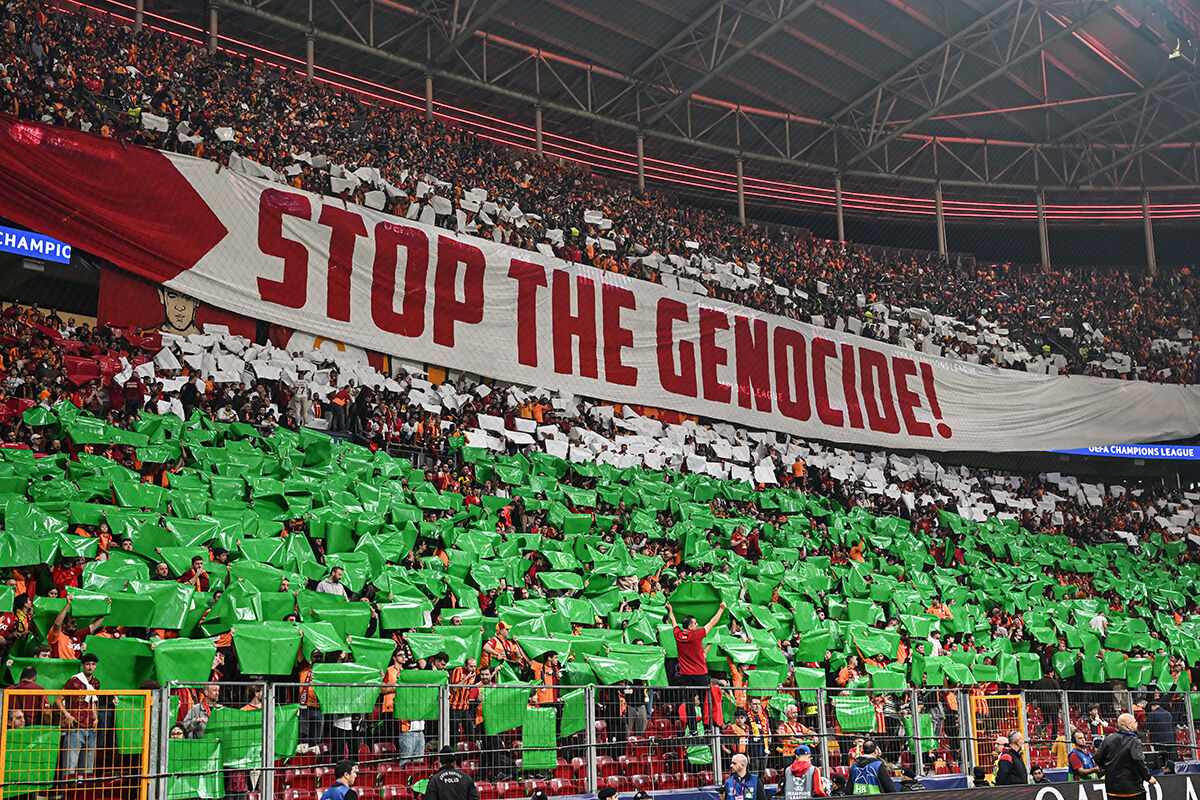 Galatasaray'ın Filistin koreografisinden rahatsız oldular! İsrail medyasından UEFA'ya küstah çağrı Galatasaray'ın Filistin koreografisinden rahatsız oldular! İsrail medyasından UEFA'ya küstah çağrı - 1. Resim