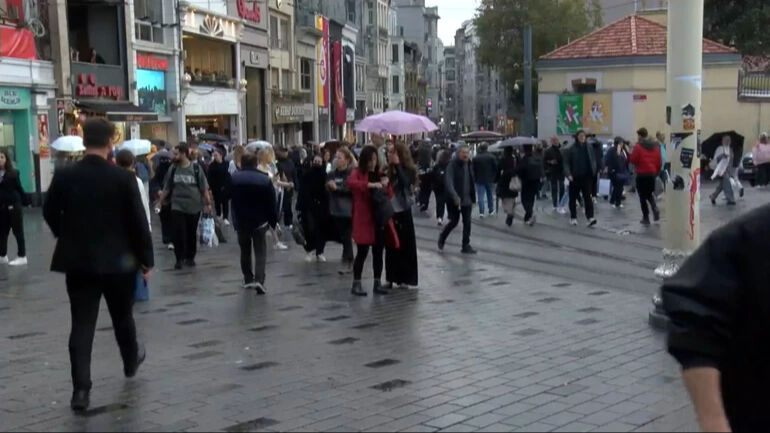 İstanbul'da beklenen yağış başladı! Meteoroloji uyardı, bu saatlere dikkat - 4. Resim