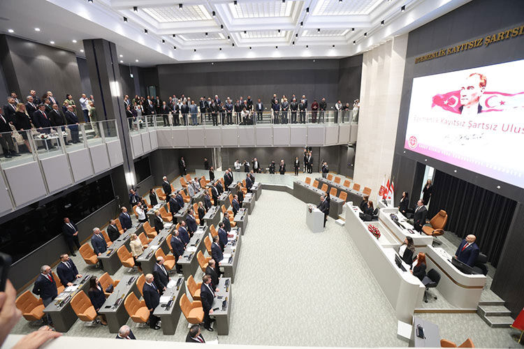 KKTC'nin yeni Cumhurbaşkanı Erhürman, Meclis'teki törende ant içti KKTC'nin yeni Cumhurbaşkanı Erhürman, Meclis'teki törende ant içti - 2. Resim