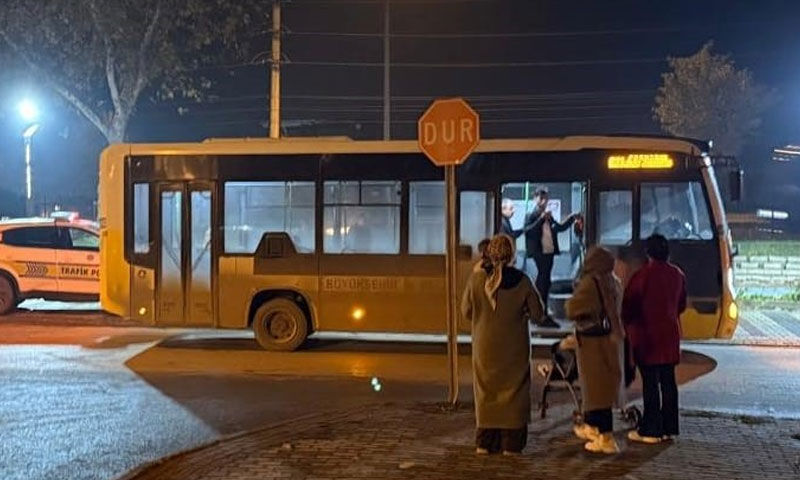 Korkunç kaza! Halk otobüsü ezer gibi geçti, 4 kez kalbi durdu Korkunç kaza! Halk otobüsü ezer gibi geçti, 4 kez kalbi durdu - 1. Resim