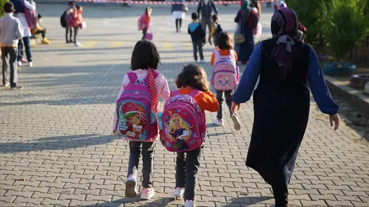 Okullar artık erken mi kapanacak? İstanbul’da bugün okullar tatil ilan edildi Okullar artık erken mi kapanacak? İstanbul’da bugün okullar tatil ilan edildi