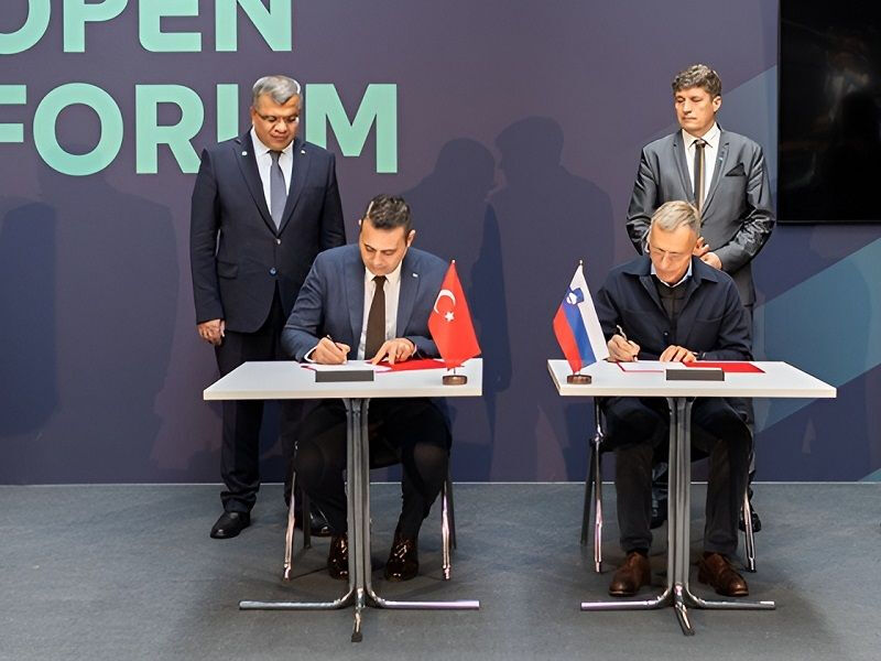 Türkiye'den Avrupa’ya yüksek teknoloji ihracı! Otokar’dan tarihi anlaşma Türkiye'den Avrupa’ya yüksek teknoloji ihracı! Otokar’dan tarihi anlaşma - 1. Resim