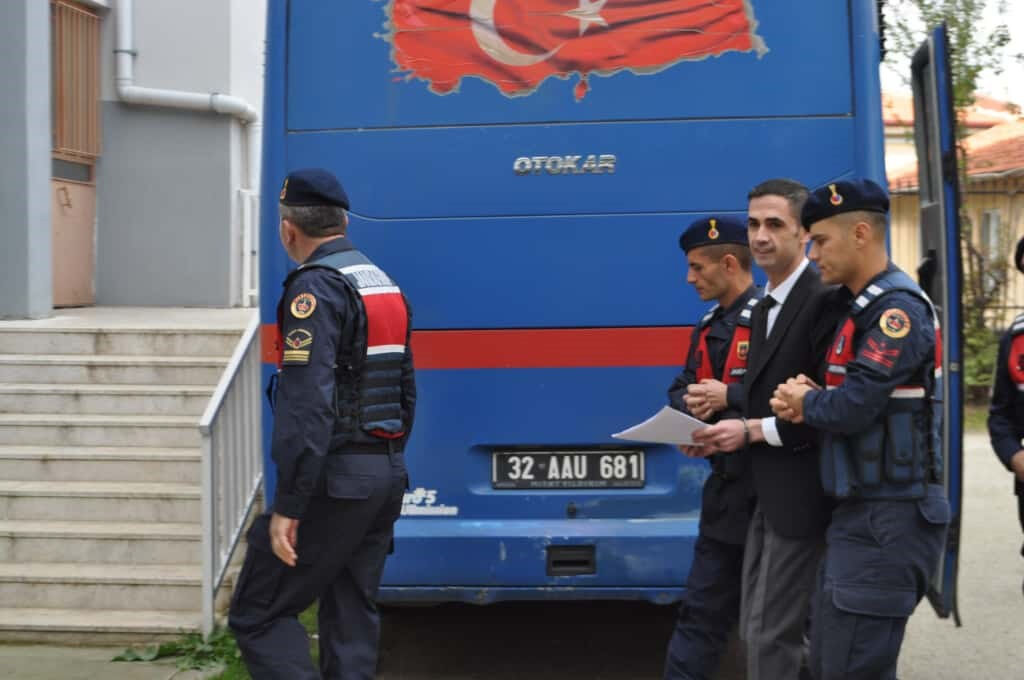 Yolsuzluk davasında karar çıktı: Eski Belediye Başkanı Mustafa Özmen'e 23 yıl hapis, anne ve babasına beraat - 4. Resim