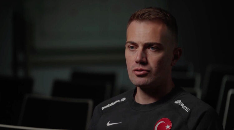 Beşiktaş'ta kaptanlık krizi: Mert Günok günler sonra sessizliğini bozdu Beşiktaş'ta kaptanlık krizi: Mert Günok günler sonra sessizliğini bozdu - 3. Resim