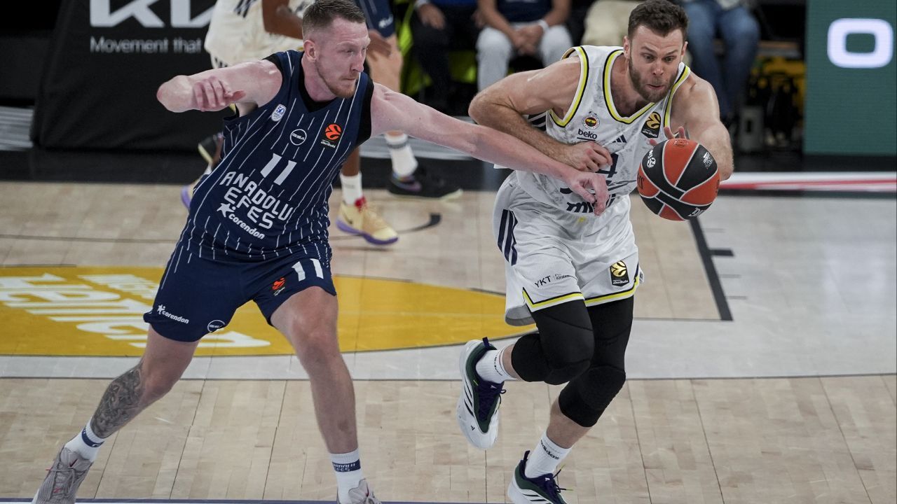 EuroLeague'de Türk derbisi! Fenerbahçe, Anadolu Efes'i yendi EuroLeague'de Türk derbisi! Fenerbahçe, Anadolu Efes'i yendi