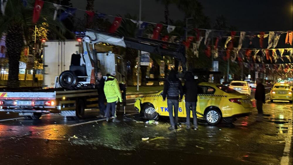 İstanbul'da sağanak etkisi! Vatan Caddesi'nde yol çöktü İstanbul'da sağanak etkisi! Vatan Caddesi'nde yol çöktü - 2. Resim